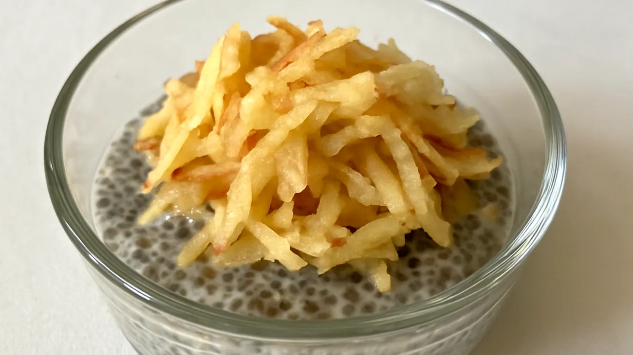 Budino di semi di chia con kefir e mela grattugiata"