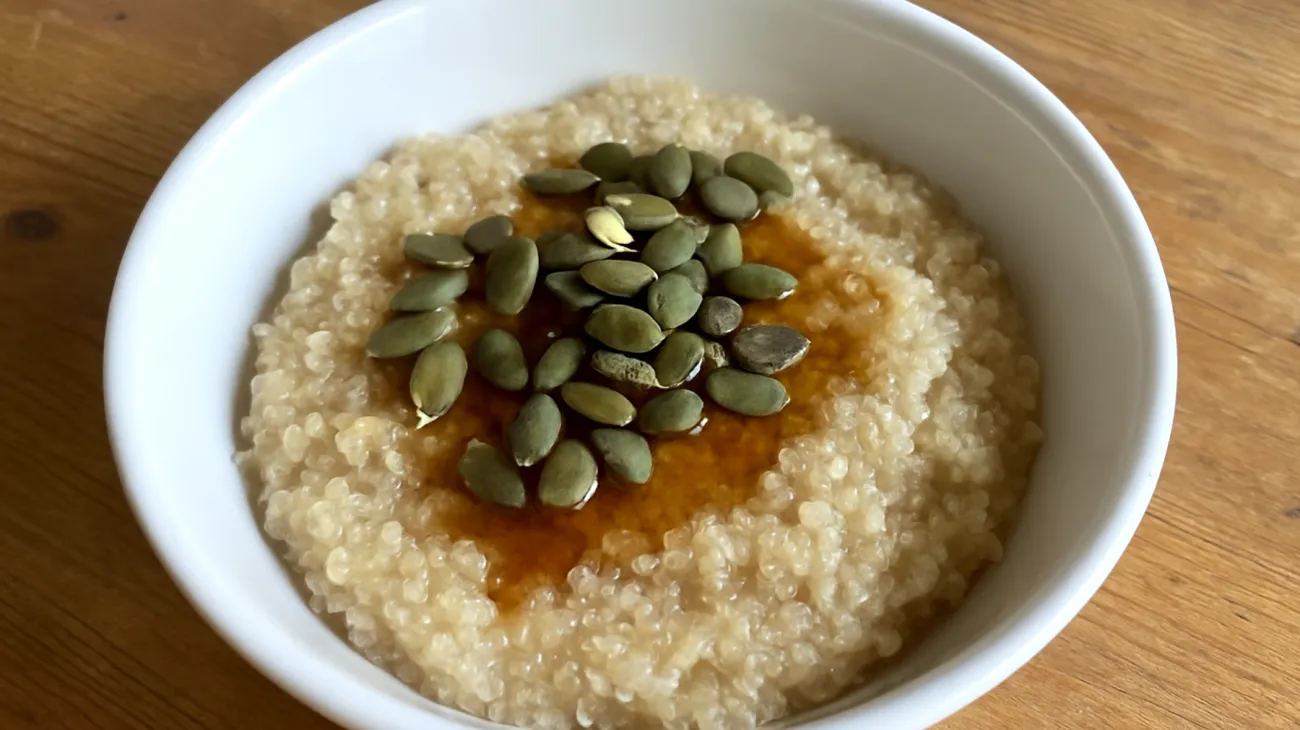 Porridge di quinoa con semi di zucca e sciroppo d'acero"